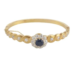 CONJUNTOS DE JOYAS Juego de pendientes, pulsera y sortija antiguos desmontables oro amarillo zafiros y orla de diamantes