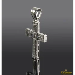 CRUCES Cruz calada oro blanco y diamantes. 40Mm largo x 30mm ancho.