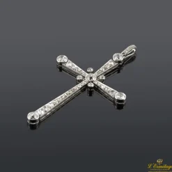 CRUCES Cruz oro blanco y diamantes.