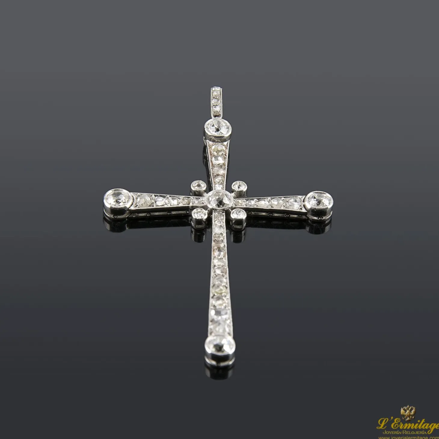 CRUCES Cruz oro blanco y diamantes.