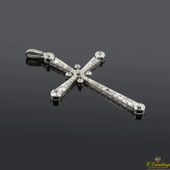 CRUCES Cruz oro blanco y diamantes.