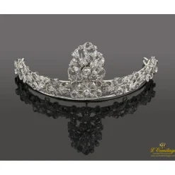 DIADEMAS Diadema realizada en oro blanco con diamantes naturales.