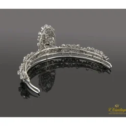 DIADEMAS Diadema realizada en oro blanco con diamantes naturales.