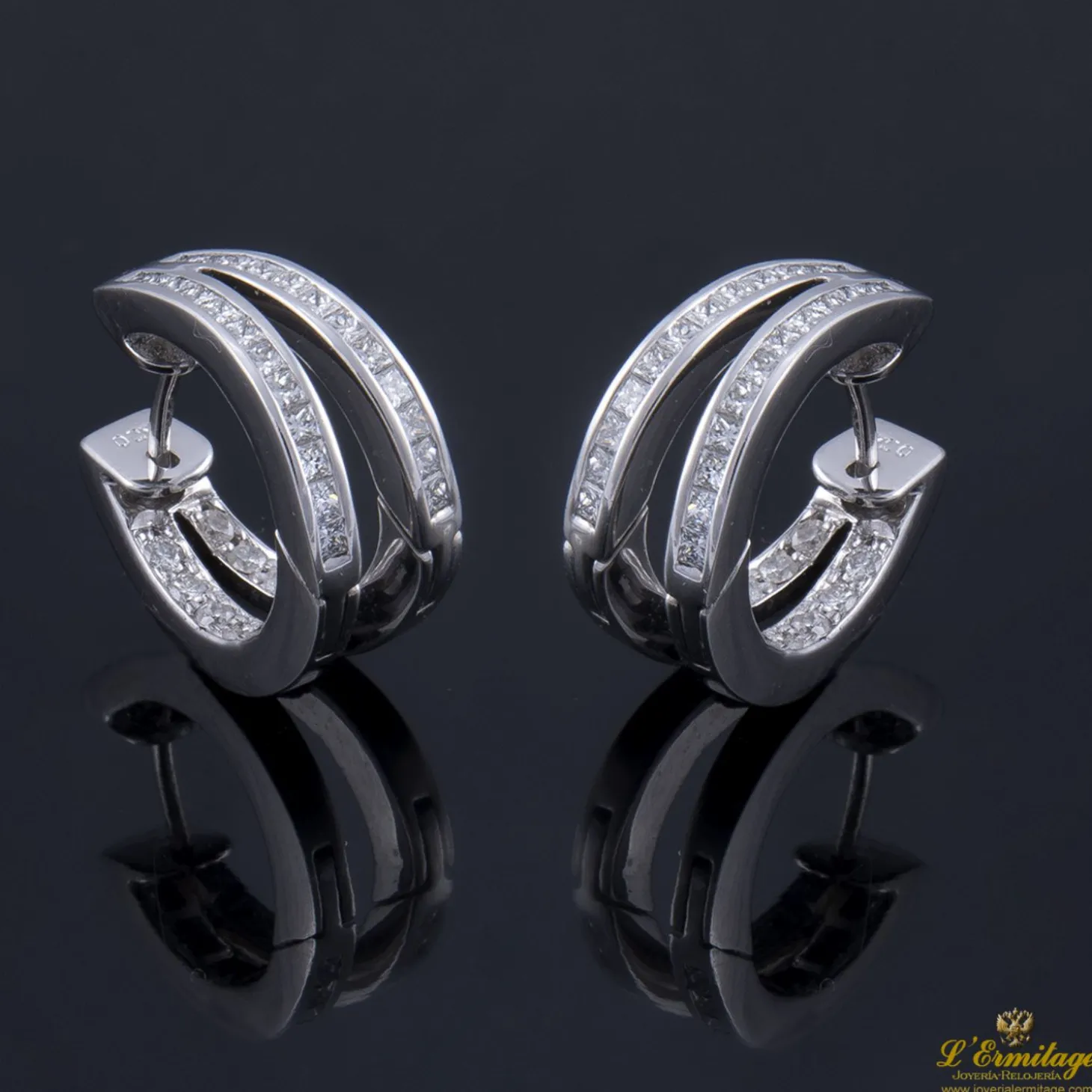 PENDIENTES Criollas en oro blanco con diamantes.