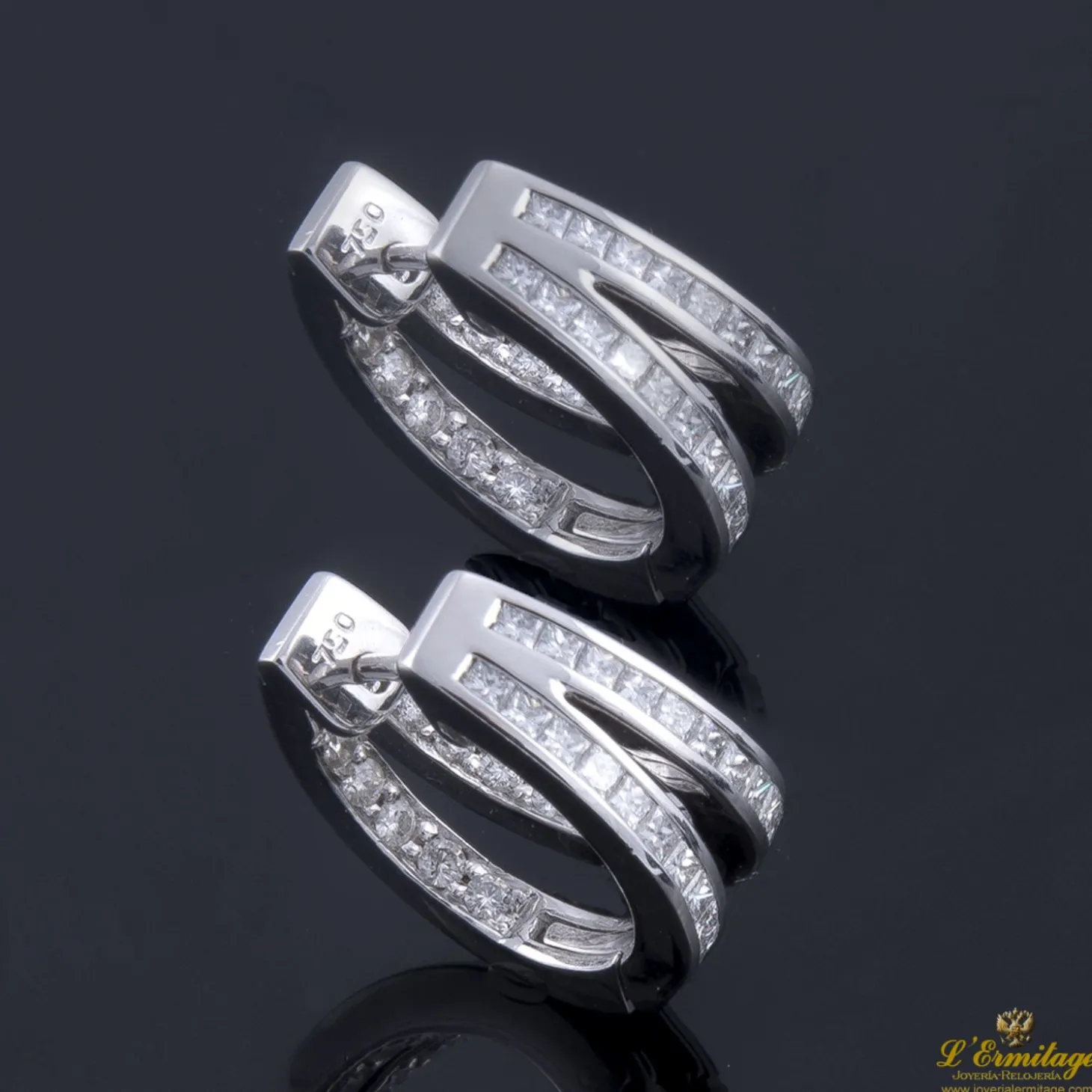 PENDIENTES Criollas en oro blanco con diamantes.