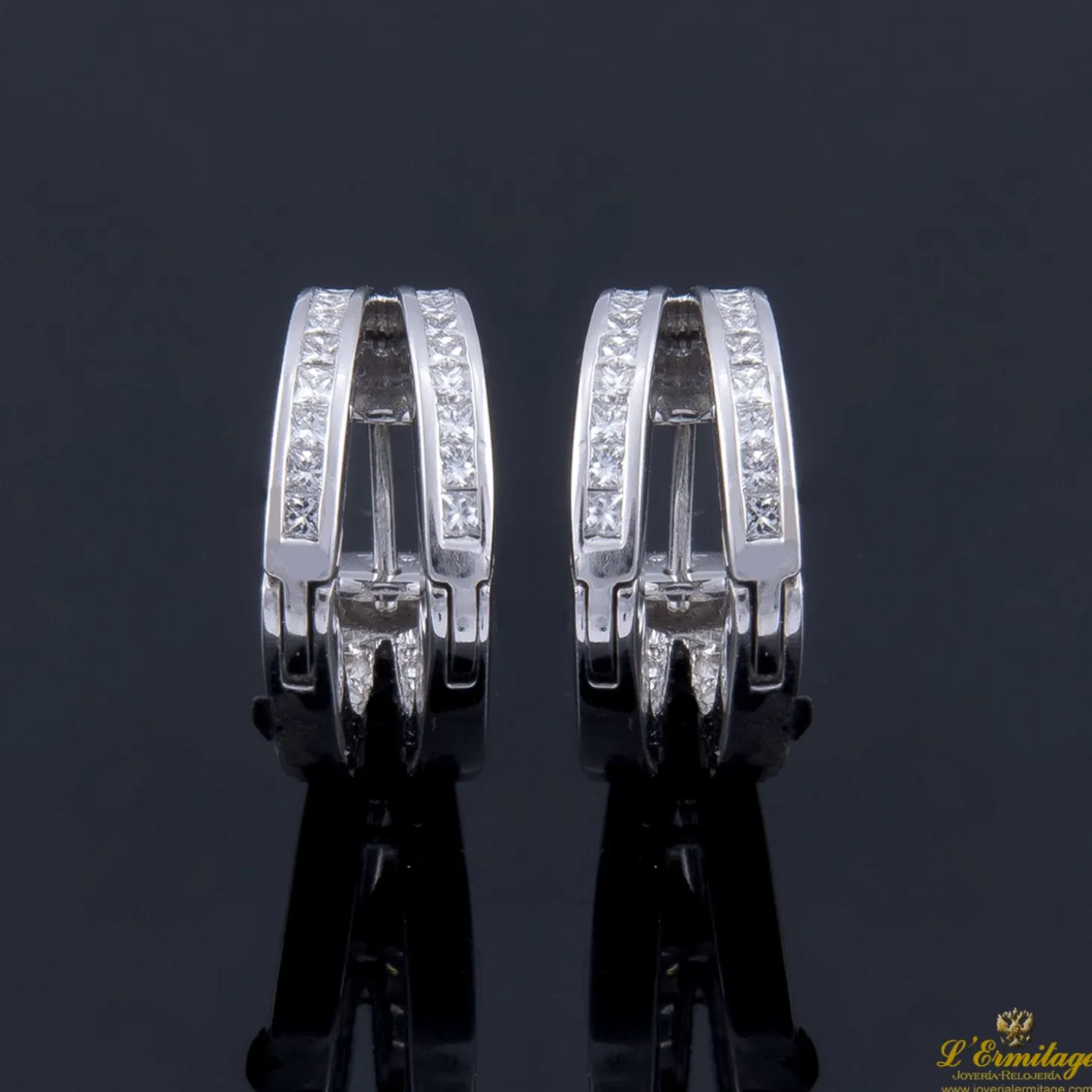 PENDIENTES Criollas en oro blanco con diamantes.