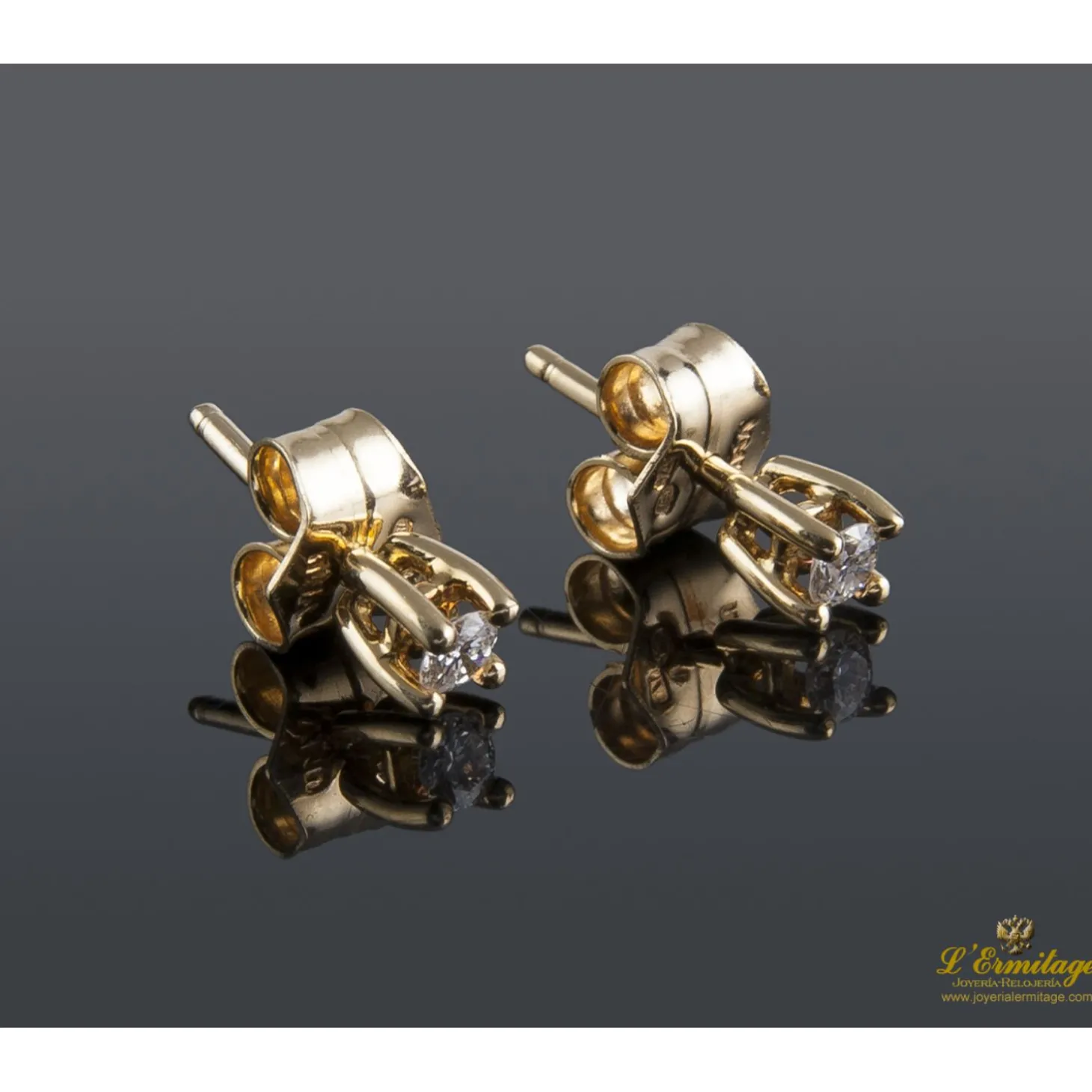 PENDIENTES Dependientes realizados en oro amarillo con brillantes.