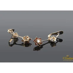 PENDIENTES Pendeintes en oro amarillo con granates y brillantes.