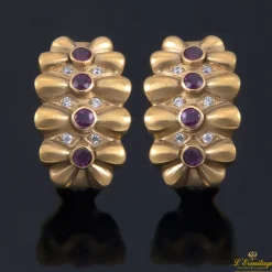 PENDIENTES Pendientes antiguos en oro amarillo con rubíes y diamantes.