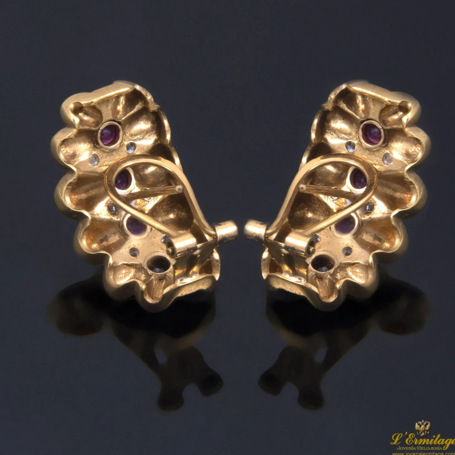 PENDIENTES Pendientes antiguos en oro amarillo con rubíes y diamantes.