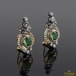 PENDIENTES Pendientes antiguos oro amarillo y plata con esmeraldas y diamantes.
