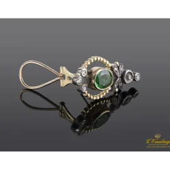PENDIENTES Pendientes antiguos oro amarillo y plata con esmeraldas y diamantes.