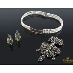 PENDIENTES Pendientes antiguos oro amarillo y plata con esmeraldas y diamantes.