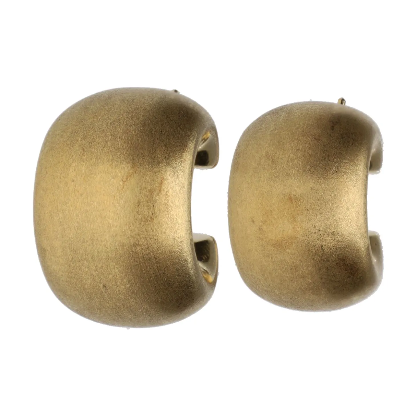 PENDIENTES Pendientes argollas anchas en oro amarillo.