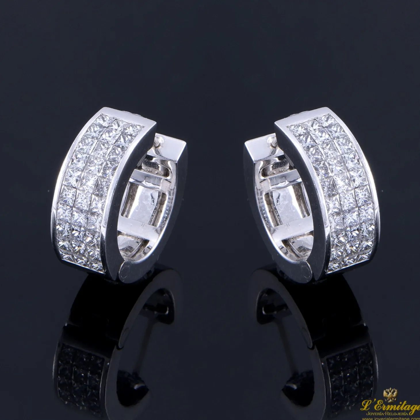 PENDIENTES Pendientes aro oro blanco y diamantes.