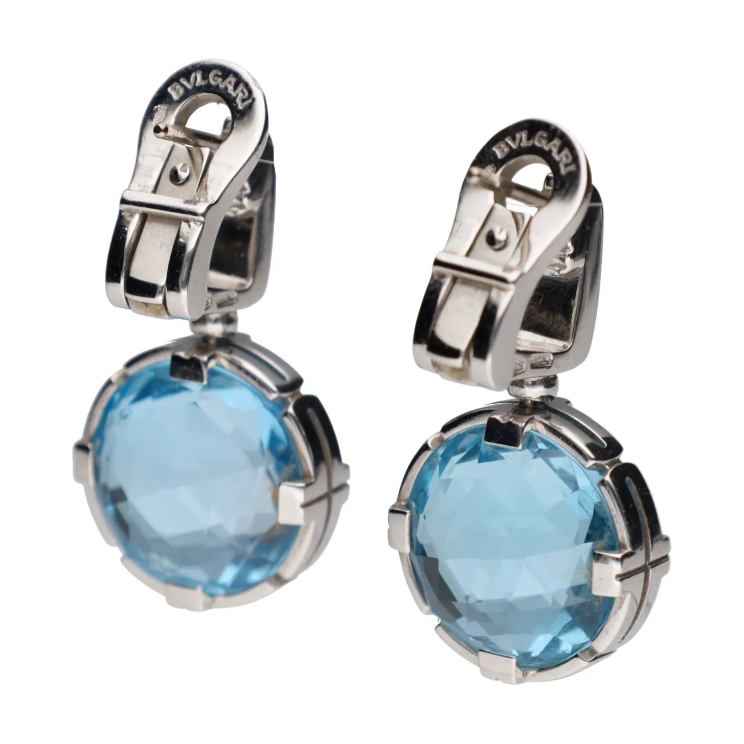PENDIENTES Pendientes bulgari en oro blanco con topacios y brillantes.