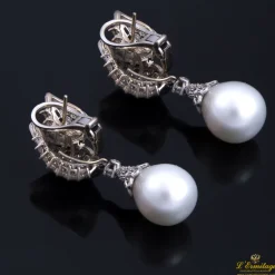 PENDIENTES Pendientes colgantes oro blanco diamantes y perlas australianas.