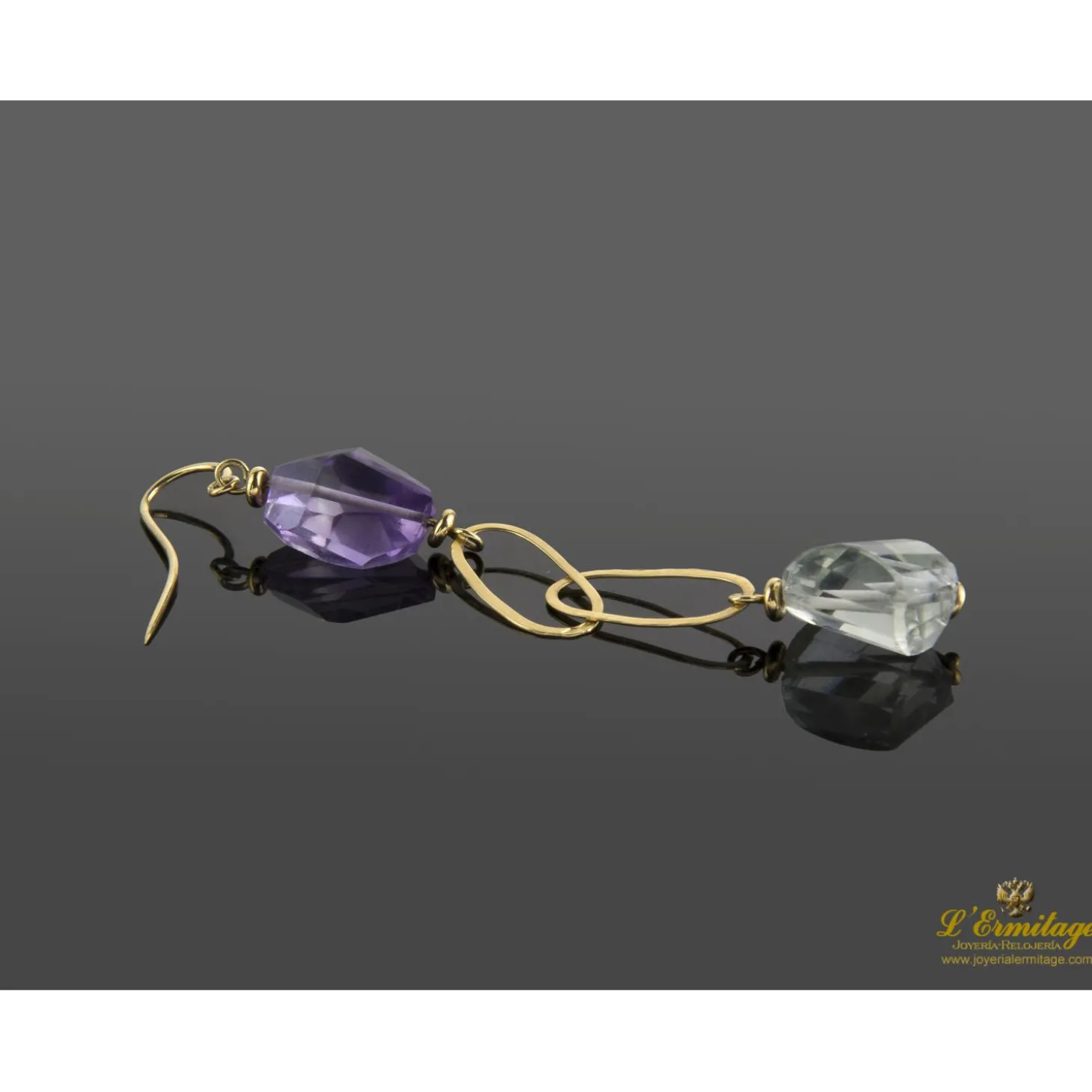 PENDIENTES Pendientes colgantes oro amarillo y piedras semipreciosas.