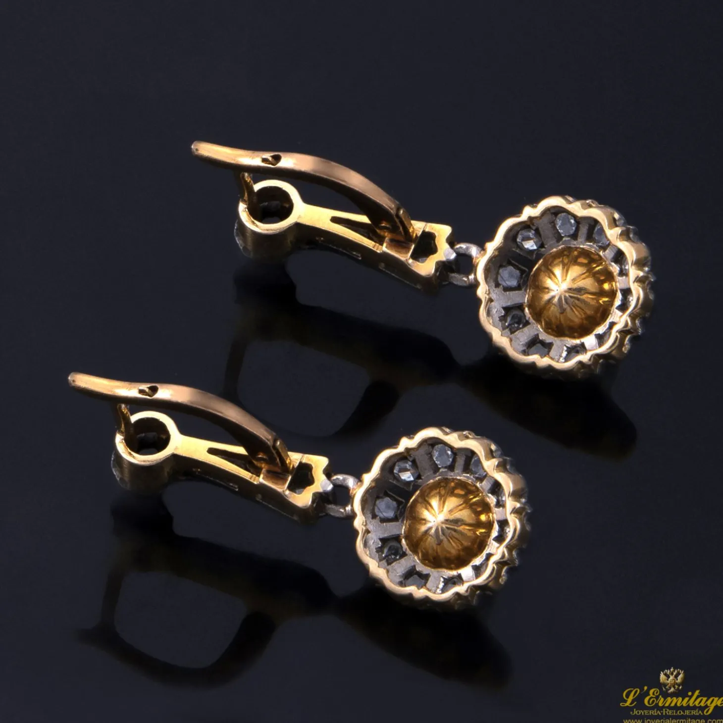 PENDIENTES Pendientes colgantes antiguos en oro amarillo y oro blanco con diamantes.