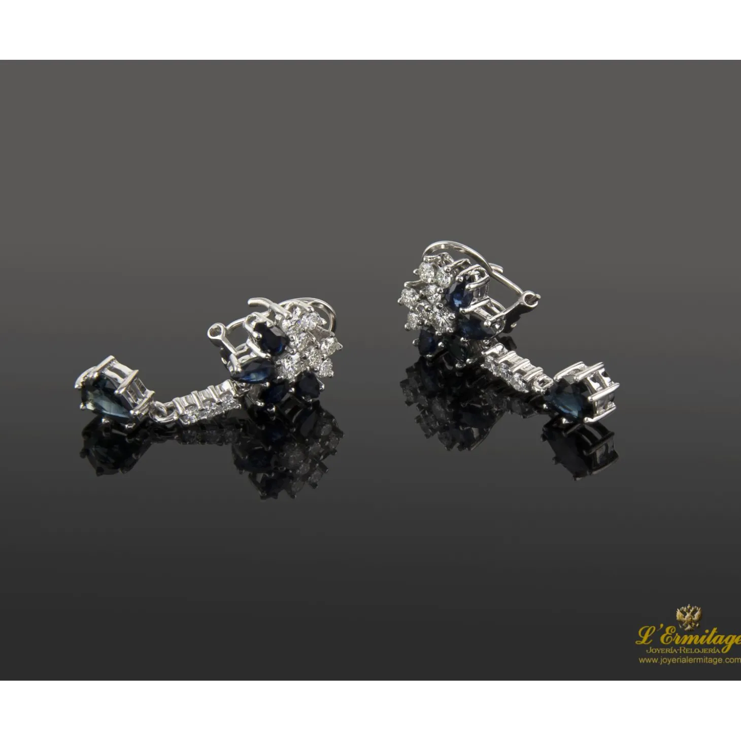 PENDIENTES Pendientes colgantes oro blanco zafiros y diamantes.