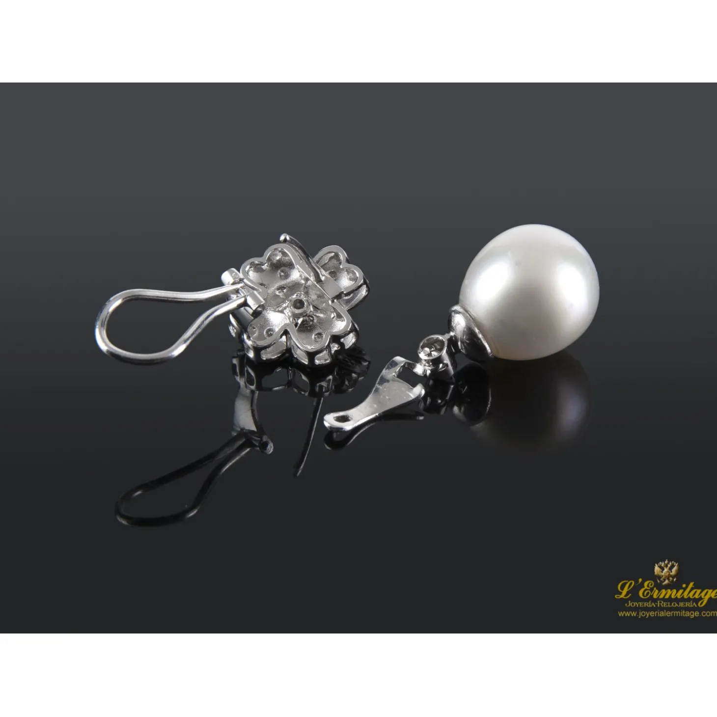 PENDIENTES Pendientes colgantes desmontables oro blanco perlas y diamantes.