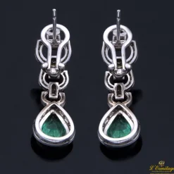 PENDIENTES Pendientes colgantes oro blanco esmeraldas y diamantes.