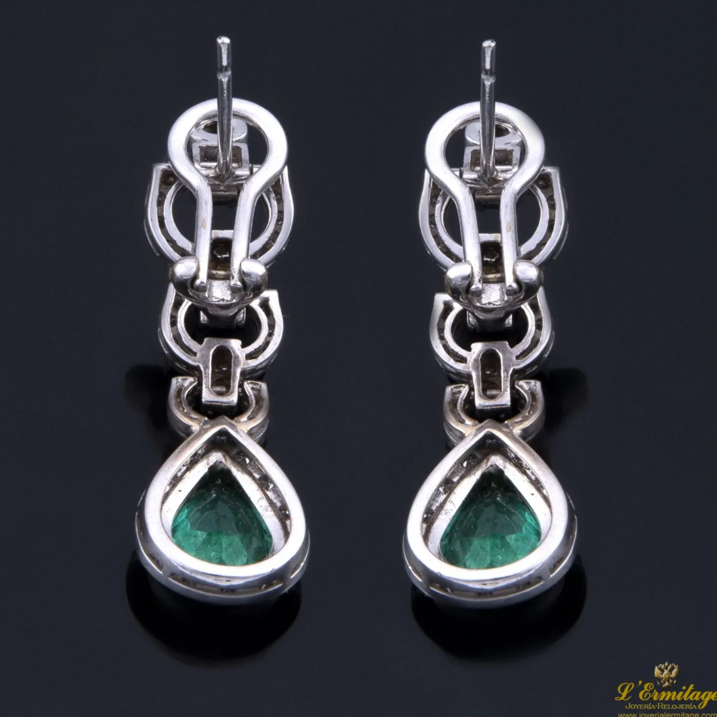 PENDIENTES Pendientes colgantes oro blanco esmeraldas y diamantes.