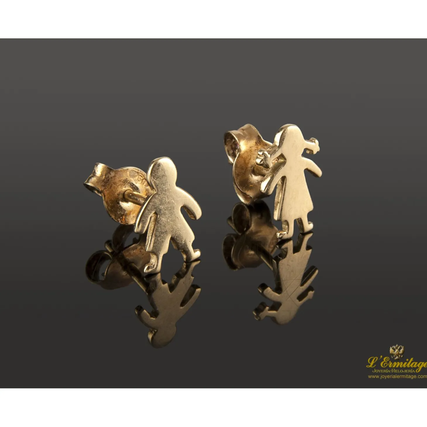 PENDIENTES Pendientes con forma de niños realizados en oro amarillo.