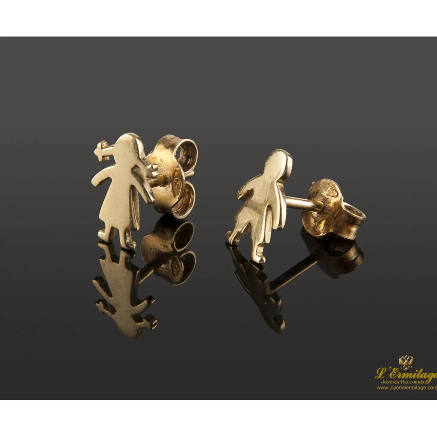 PENDIENTES Pendientes con forma de niños realizados en oro amarillo.