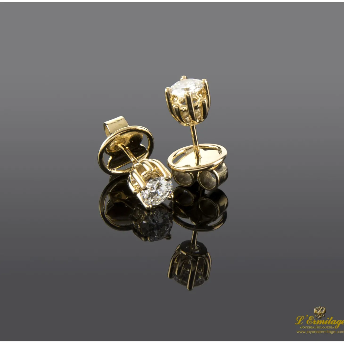 PENDIENTES Pendientes dormilonas en oro amarillo con brillantes
