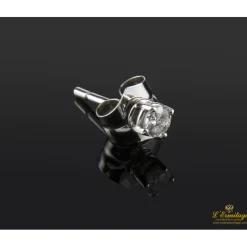 PENDIENTES Pendientes dormilonas oro blanco y diamantes.