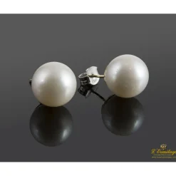PENDIENTES Pendientes dormilonas de perlas montadas en oro amarillo.