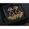 PENDIENTES Pendientes elefantes colgantes en oro amarillo, esmeraldas y zafiros.