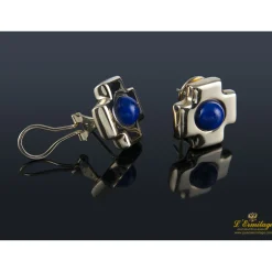 PENDIENTES Pendientes en forma de cruz realizados en oro amarillo.