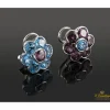 PENDIENTES Pendientes en forma de flor realizados en oro blanco. Presenta amatistas y topacios.
