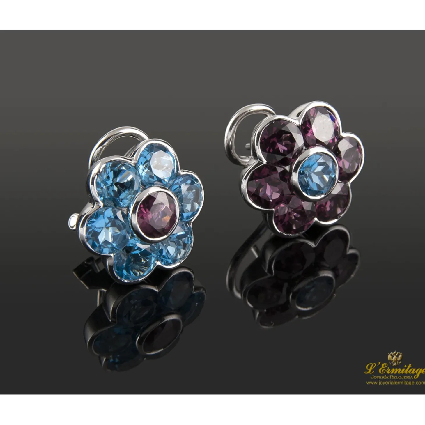 PENDIENTES Pendientes en forma de flor realizados en oro blanco. Presenta amatistas y topacios.
