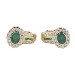 PENDIENTES Pendientes en oro amarillo con esmeraldas y brillantes.