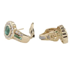 PENDIENTES Pendientes en oro amarillo con esmeraldas y brillantes.
