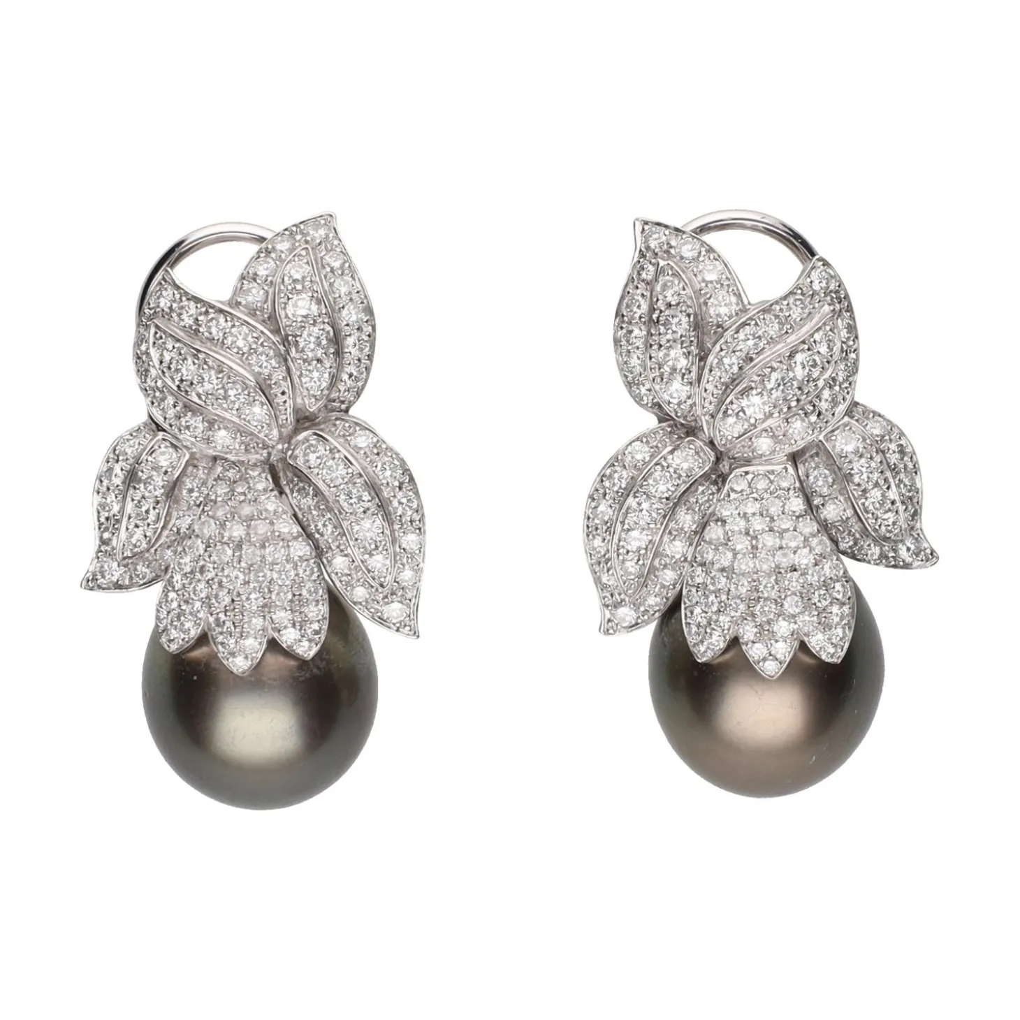 PENDIENTES Pendientes en oro blanco perla tahití y cuajado de diamantes.