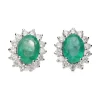 PENDIENTES Pendientes en oro blanco con esmeraldas y orla de brillantes.