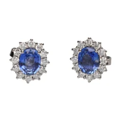 PENDIENTES Pendientes en oro blanco con zafiros y brillantes.