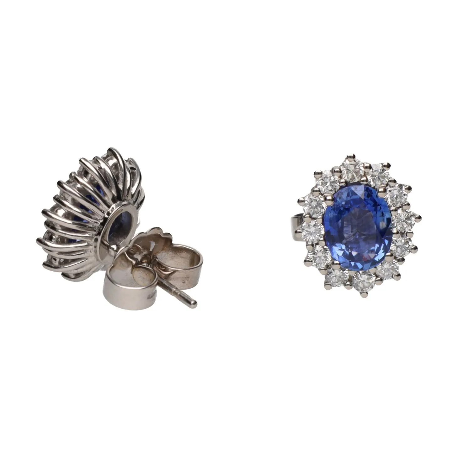 PENDIENTES Pendientes en oro blanco con zafiros y brillantes.