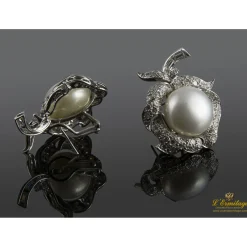 PENDIENTES Pendientes en oro blanco con perlas y brillantes.