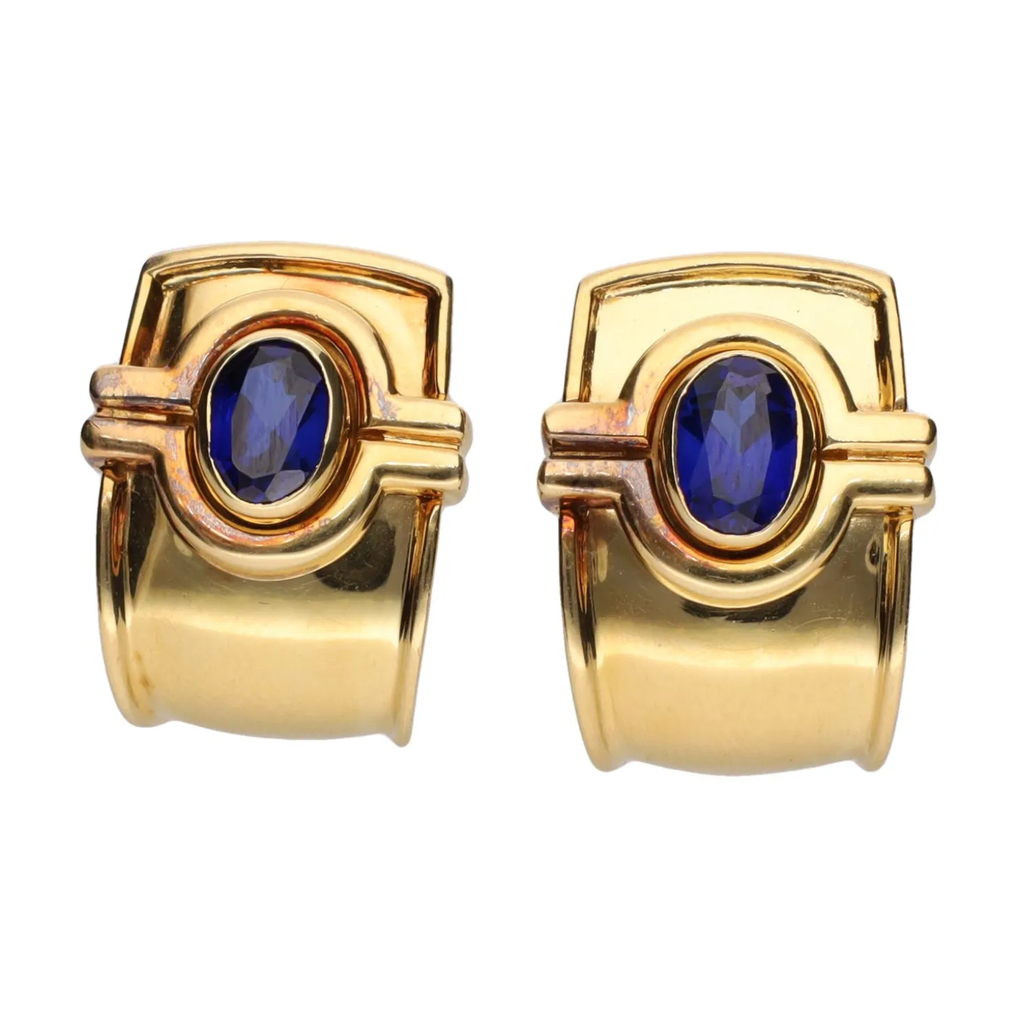 PENDIENTES Pendientes en oro amarillo con zafiros.