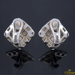 PENDIENTES Pendientes en oro blanco con madreperla y diamantes.