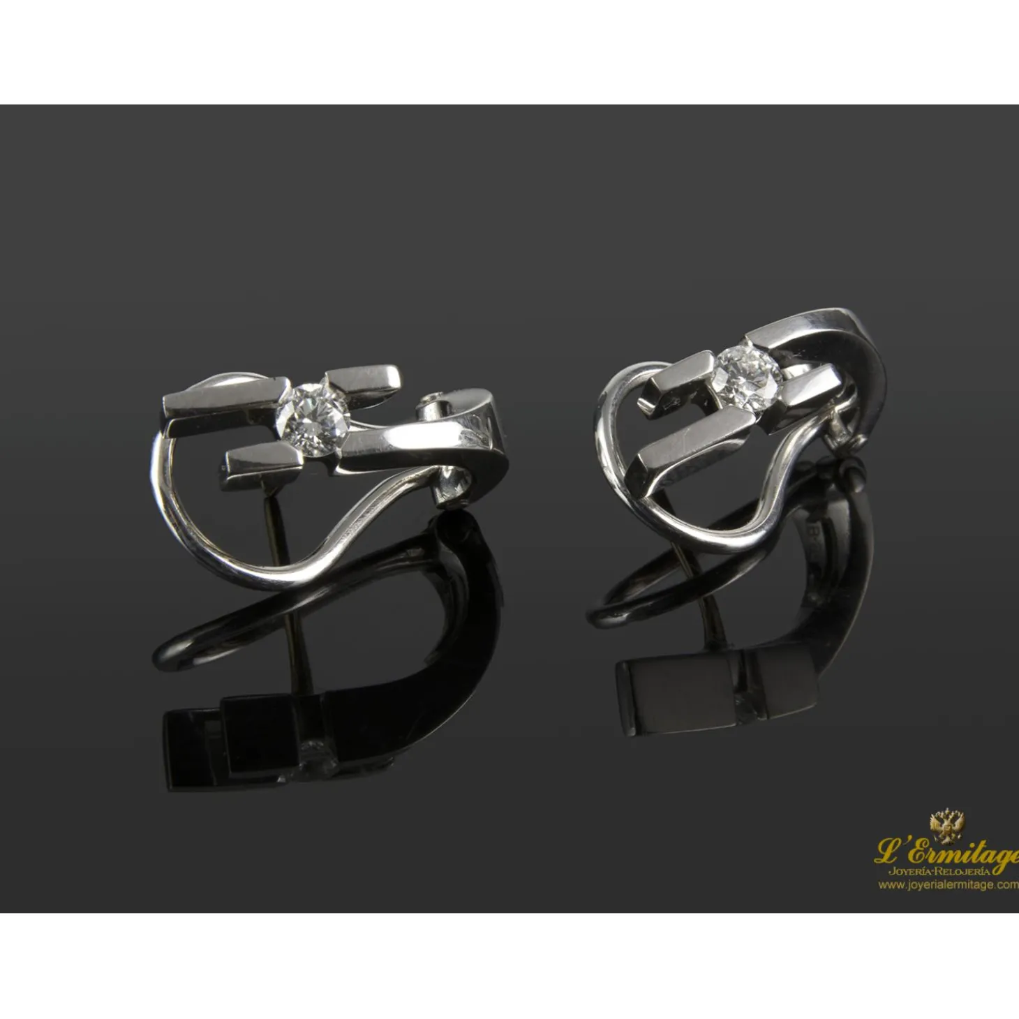 PENDIENTES Pendientes en oro blanco con brillantes.