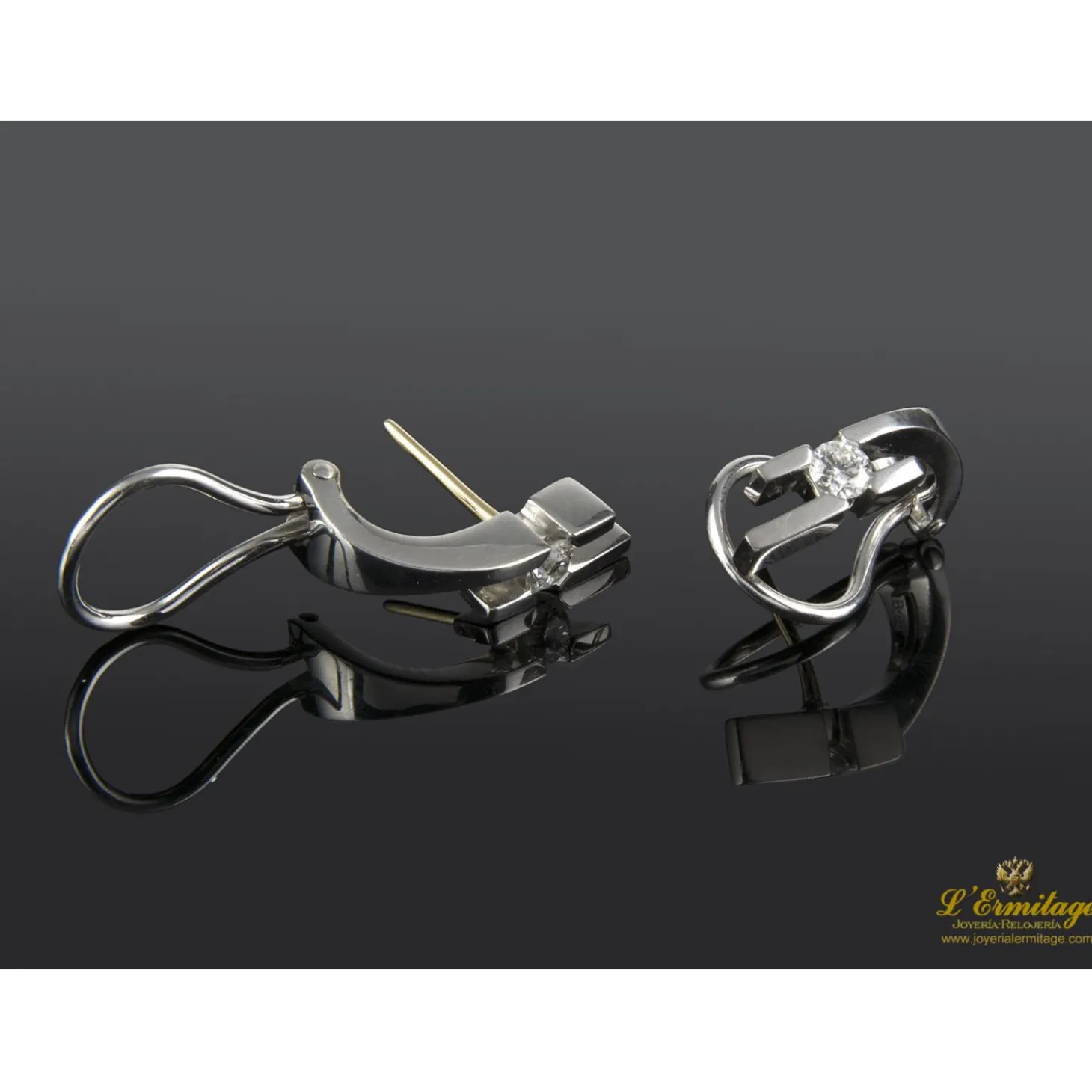 PENDIENTES Pendientes en oro blanco con brillantes.