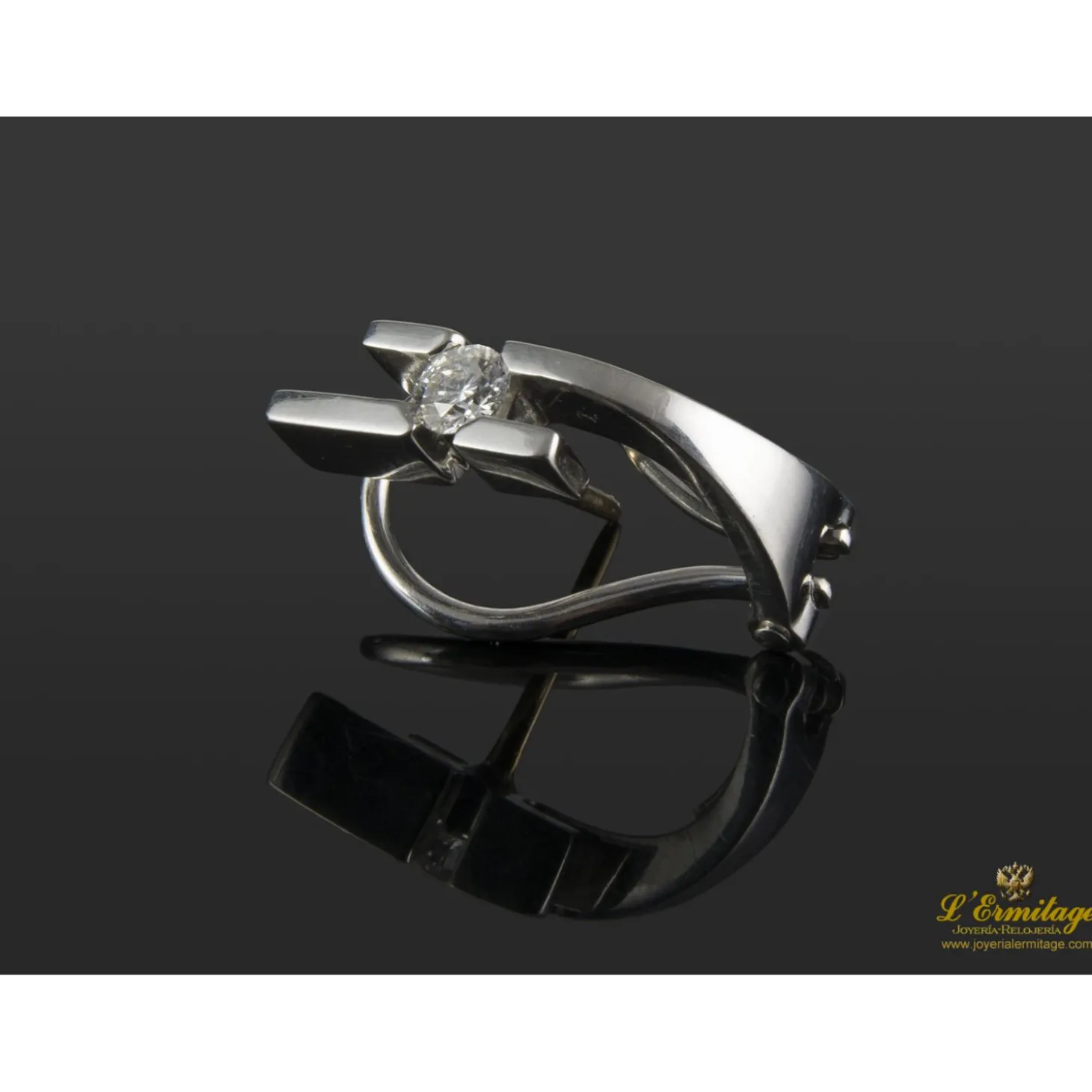 PENDIENTES Pendientes en oro blanco con brillantes.