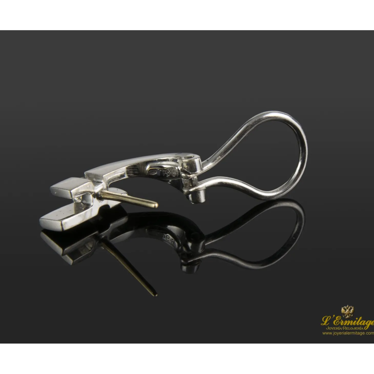 PENDIENTES Pendientes en oro blanco con brillantes.