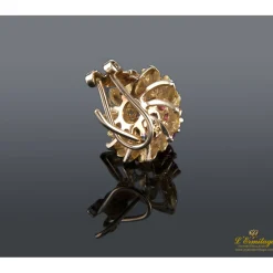PENDIENTES Pendientes en oro amarillo y rubíes.